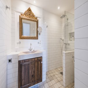 Junior Suite - Bathroom