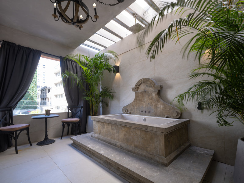 MEDITERRANEAN OASIS - PRIVATE VERANDA