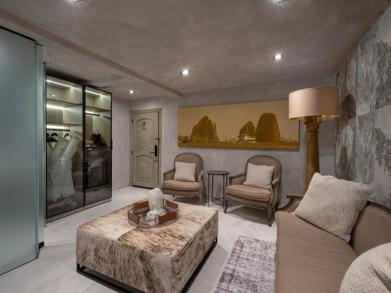 GRAN CRU HONEYMOON SUITE - LIVING ROOM