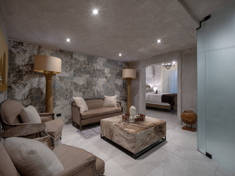 GRAN CRU HONEYMOON SUITE - LIVING ROOM