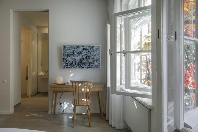 Garden View - Desk