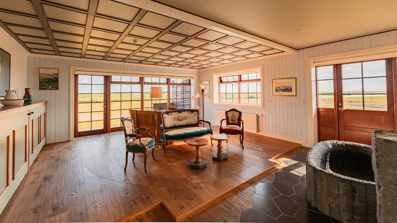 Icelandic Master Suite - Living Area