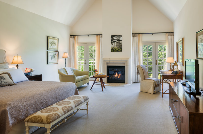 King Cypress Grove Suite - Bedroom