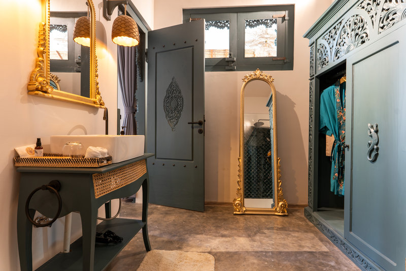 The Shore Bathroom