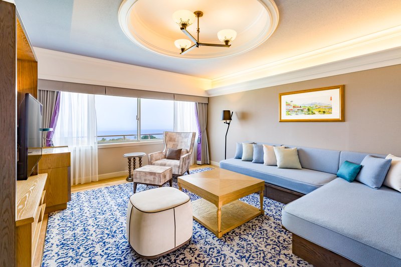 Ocean View Suite - Living Area