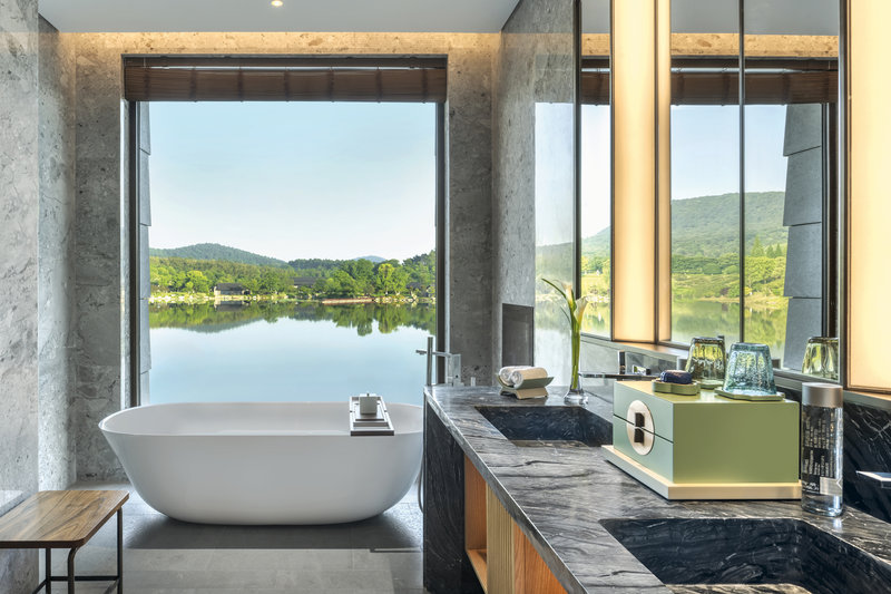 Lakeside Mountain View Room - Bathroom