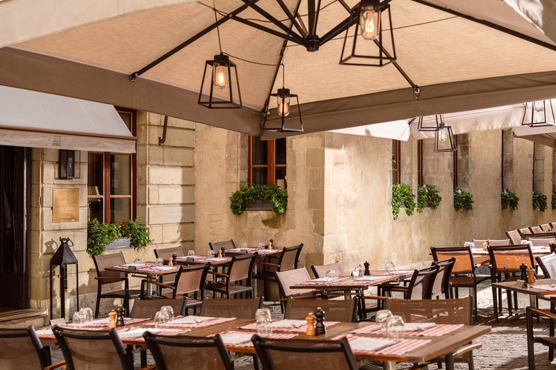 Restaurant Terrace