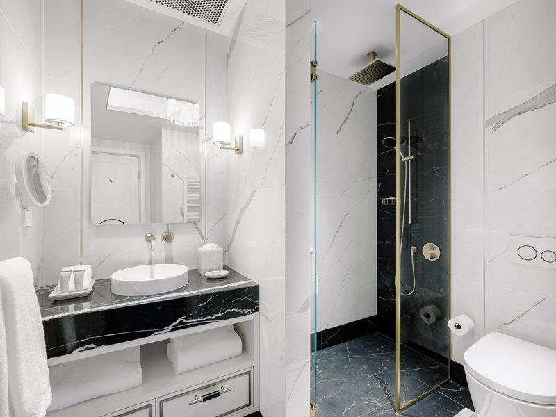 Junior Suite - Bathroom