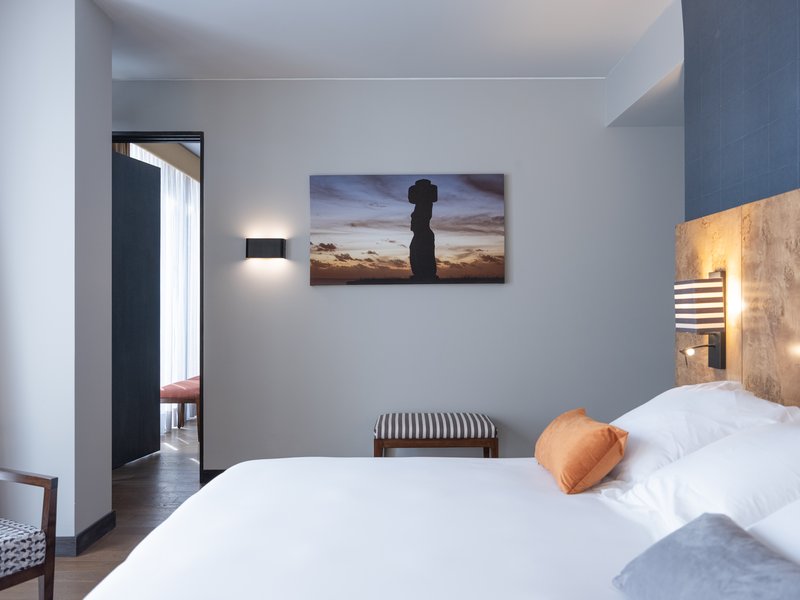 Deluxe Suite Bedroom To Salon