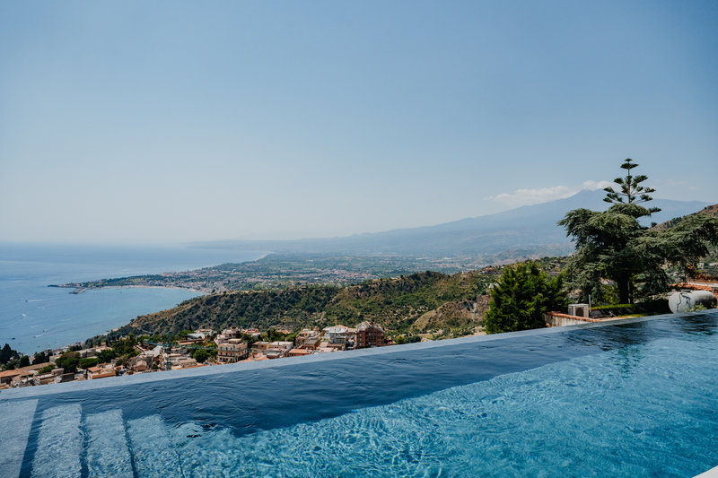 INFINITY POOL