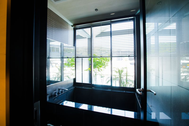 Dragon - Bathroom