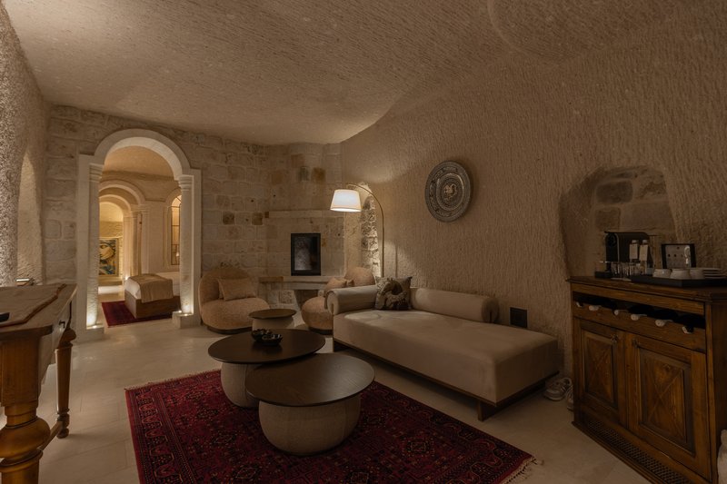 Natural Cave King Suite With Pool - Living Area