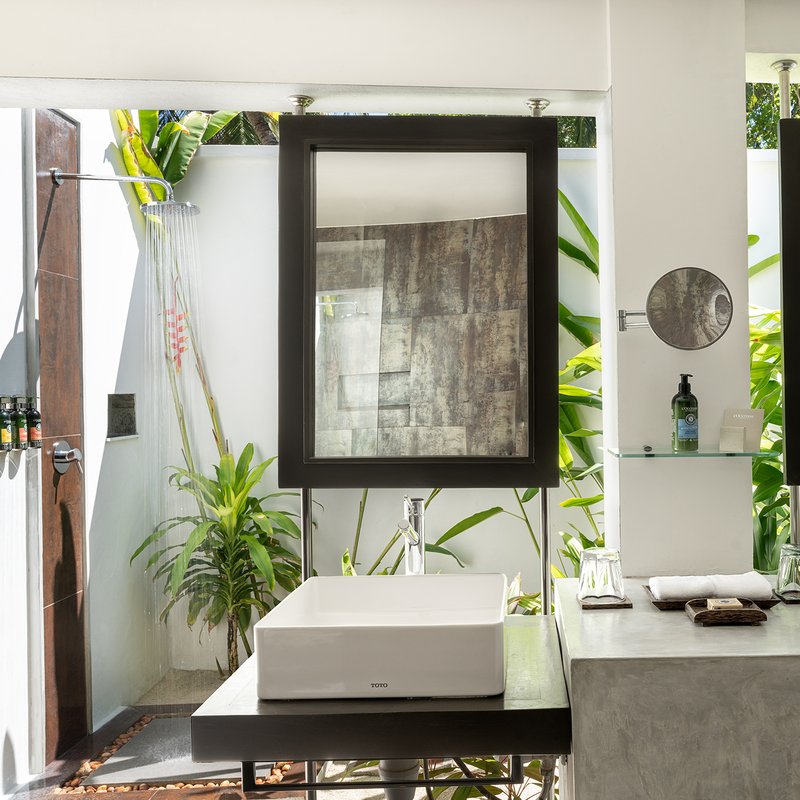 Deluxe Villa Bathroom