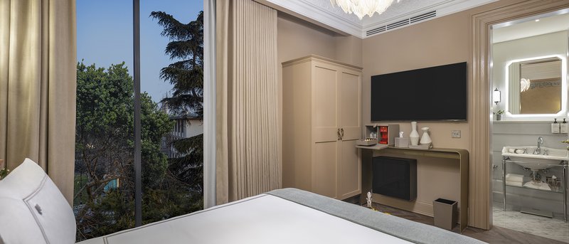 Florentine Room - Bedroom