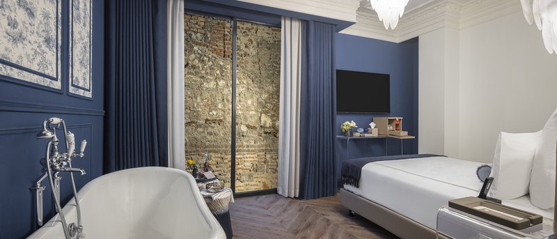 Acanthus Room - Bedroom