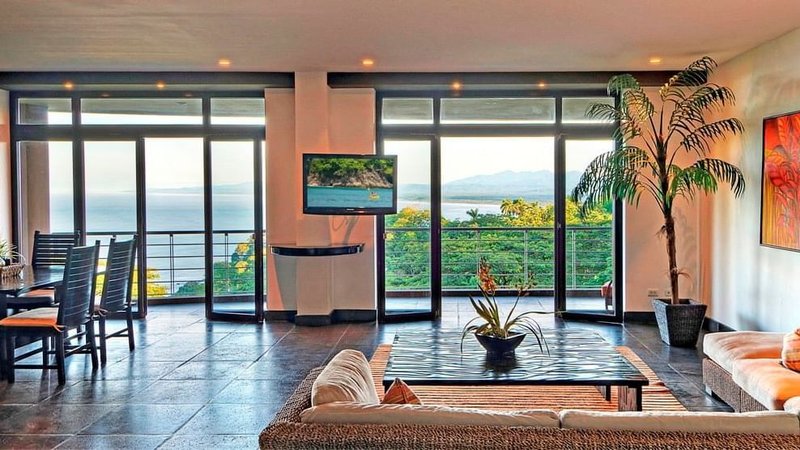 Panoramic Ocean View Suite - Living Area