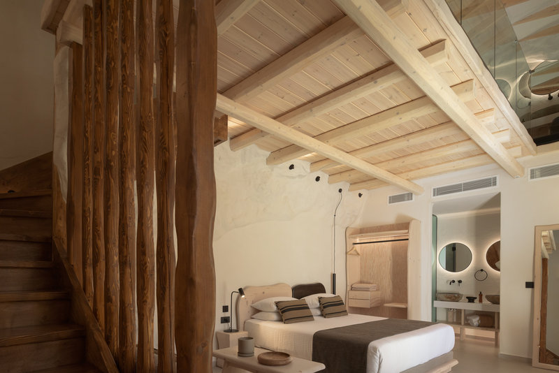 Split Level Suite Hot Tub