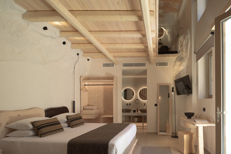 Split Level Suite Hot Tub