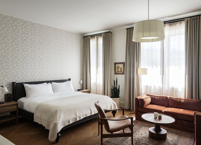 Deluxe King Room - Bedroom