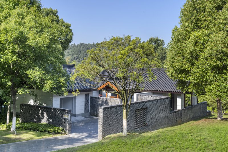 Lake View Mountain Stay One Room Villa - Exterior