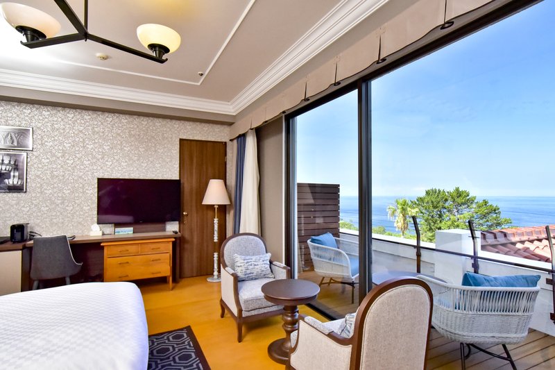 Main Building Ocean View Deluxe Twin - Sitting Area
