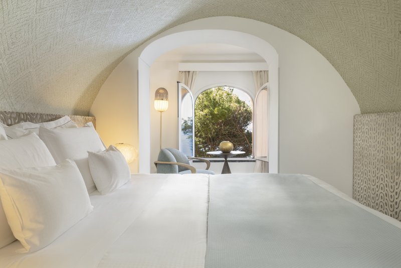 Deluxe Double Room - Bedroom