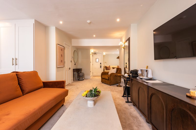 Feature Suite - Living Area
