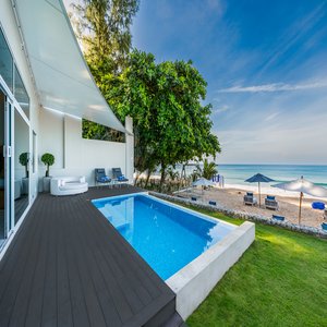 Beachfront Pool Suite