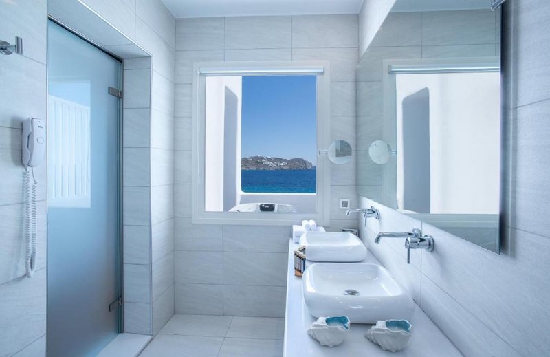 Signature Sea View with Outdoor Jaccuzzi Bathroom
