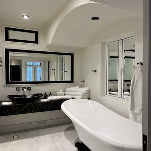 Nova Suite Bathroom