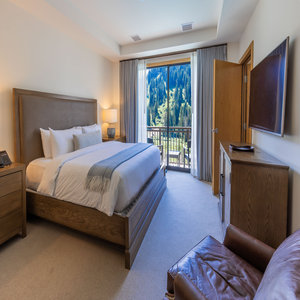 Slopeside Suite Bedroom Summer