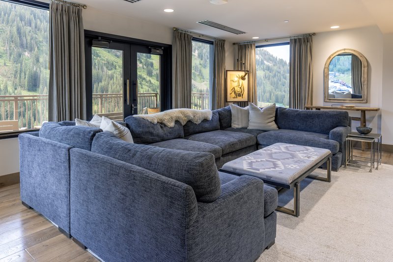 Penthouse Living Room Summer