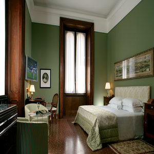 Grand Deluxe Suite - Bedroom