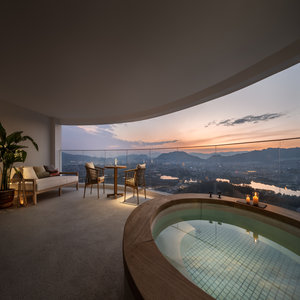 Panoramic Hot Spring Deluxe King Room - Balcony