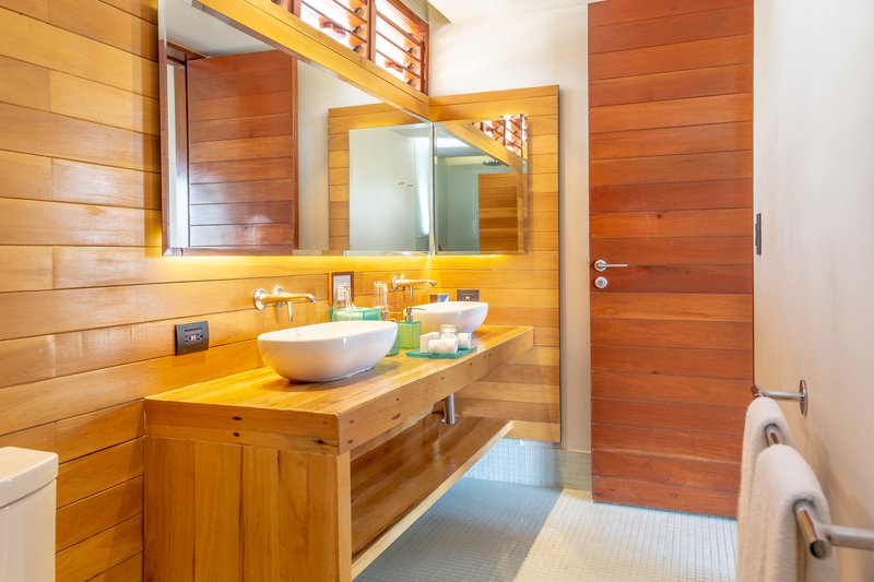 Sea Front Room Bathroom