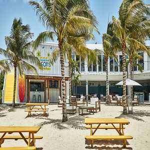 Leon's Beach Bar & Restaurant