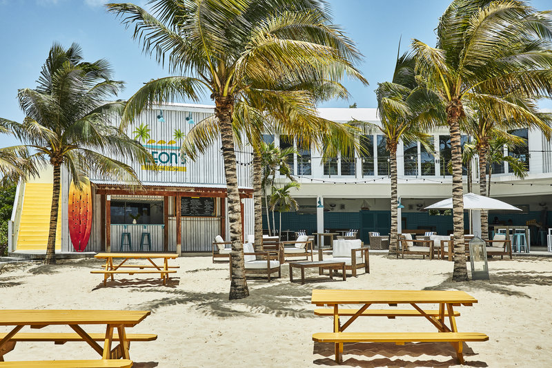 Leon's Beach Bar & Restaurant