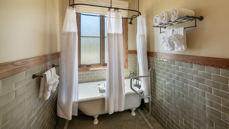 Lodge Bathroom