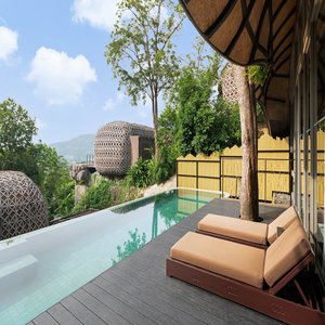 Bird Nest Pool Villas