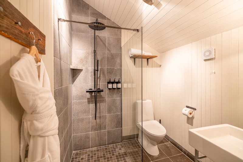 Village Cabin Suite - Bathroom