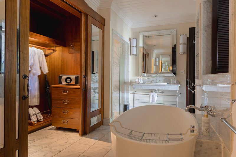 Deluxe Room - Bathroom