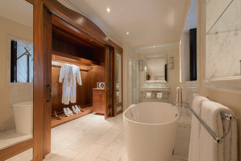 Hemingways Suite - Bathroom