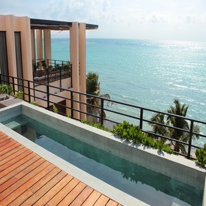 3BR PH Oceanfront - Pool