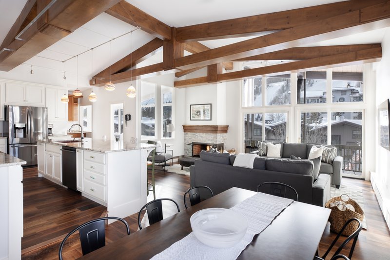 Penthouse - Kitchen & Dining Area