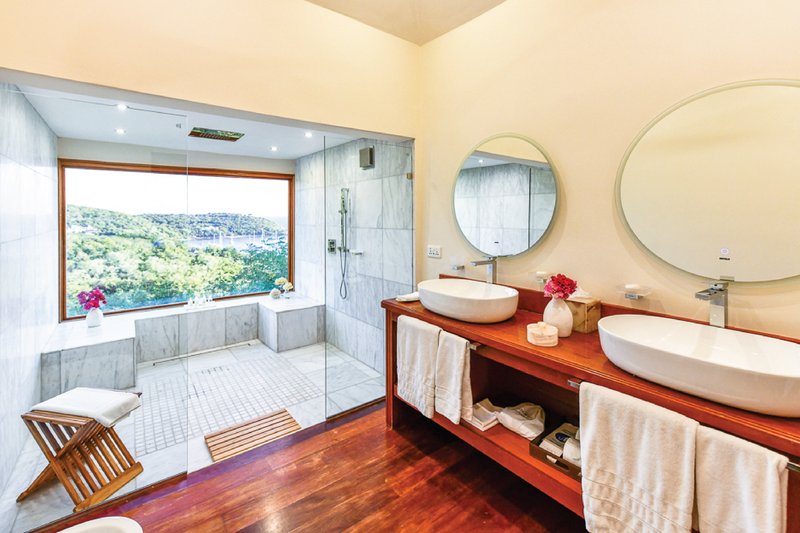 Hillside Pool Suite - Bathroom