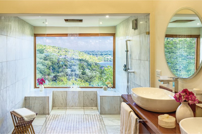 Hillside Pool Suite - Bathroom