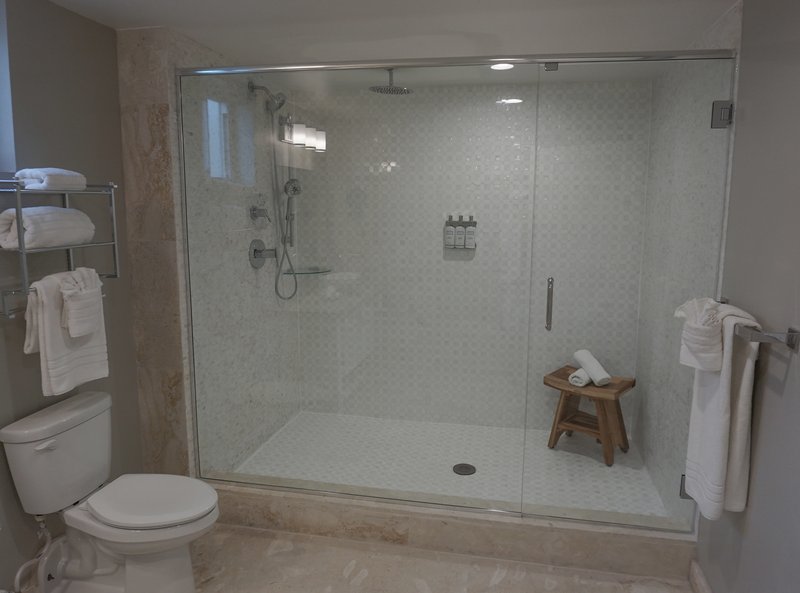 Standard King Suite Bathroom