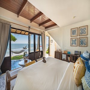 Beachfront Pool Suite Bedroom