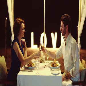 Aleenta Romantic Diner