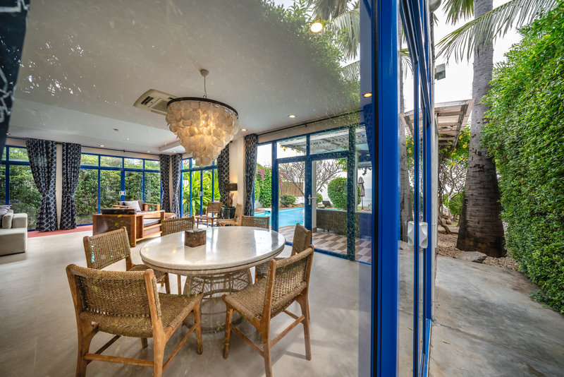 4BR Beachfront Pool Villa Dining area